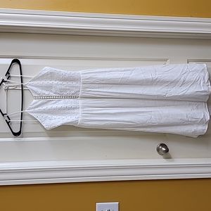 White Hem & Thread Dress! Size Large. Lacy crinkle style